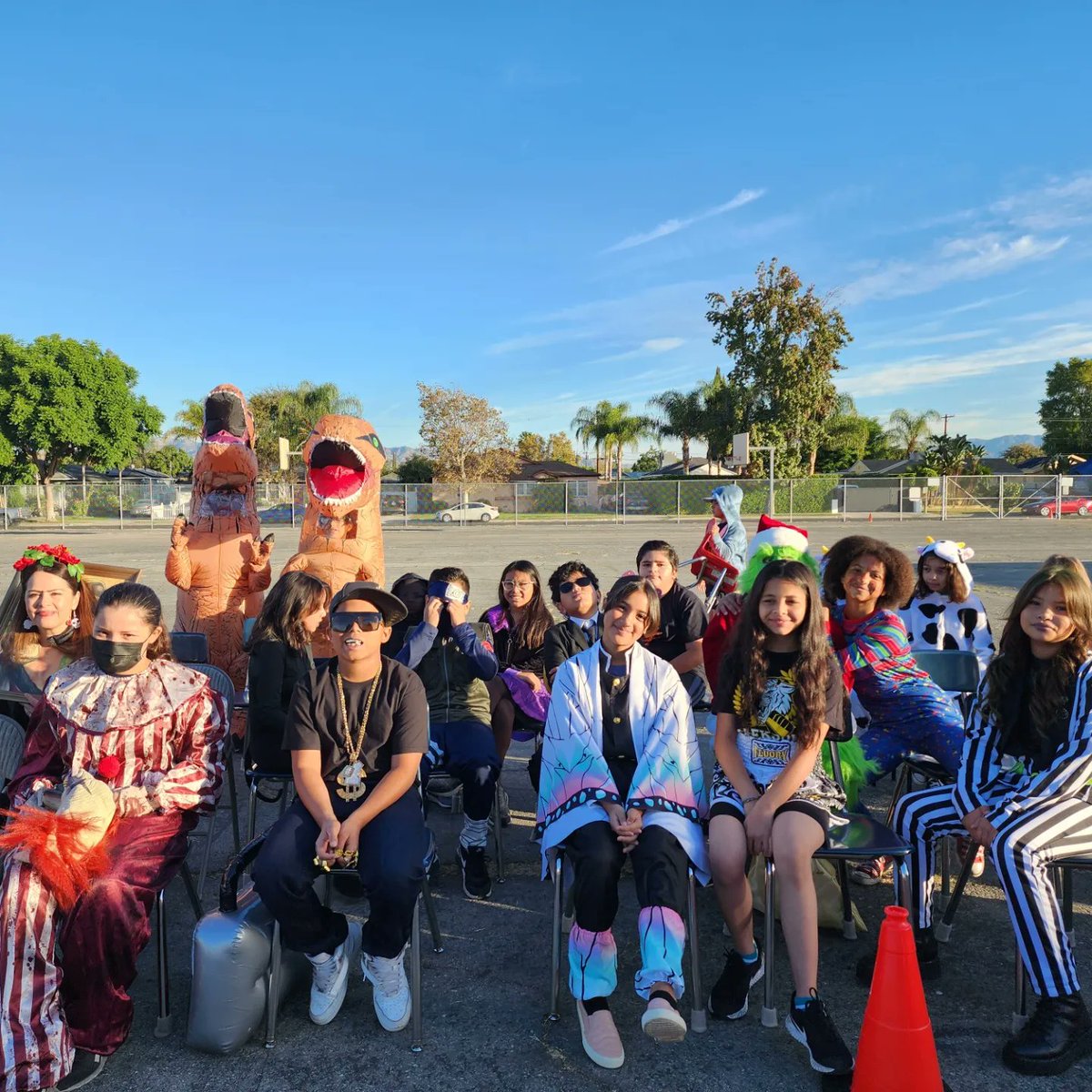 vanaldenavees's tweet photo. Wowza! What a BOO-tiful Halloween Parade at Vanalden today! So great to see everyone dressed up, to have parents/guardians on campus, and to just have a great time! Happy Halloween Vanalden! Featuring Upper Grades!

@laschools @LASchoolsNW
@ResedaCOS #Halloween #HalloweenParade https://t.co/s9n7xIDGXR