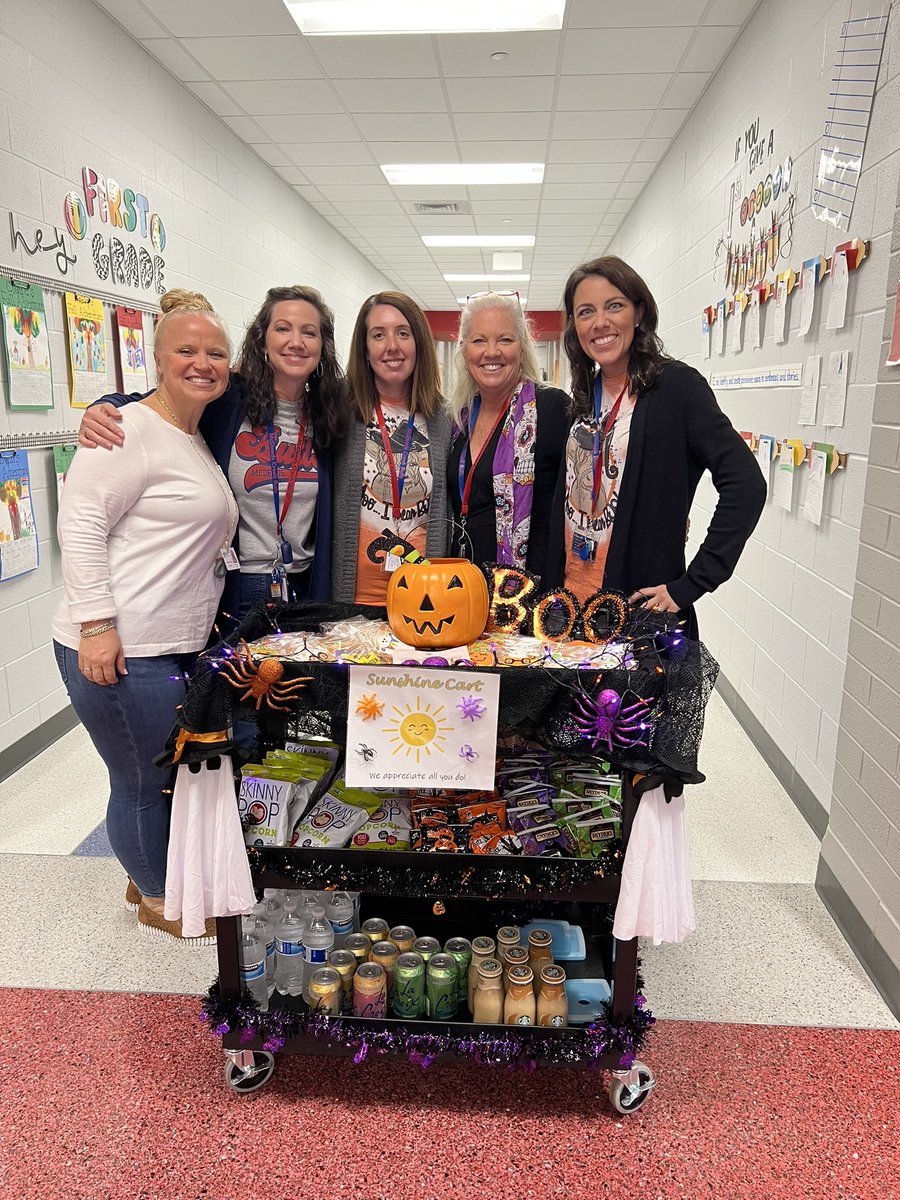 Molly_Capps's tweet photo. We were the happiest Halloweeners in all the land today- thanks to our PTA! Totally surprised all of us with the “Sunshine Cart” 💗🤗🥰 #WereInThisTogether #PTA #WeAreMcDeeds #Family #TheseSmiles #pureJOY https://t.co/sGc1dz3koV