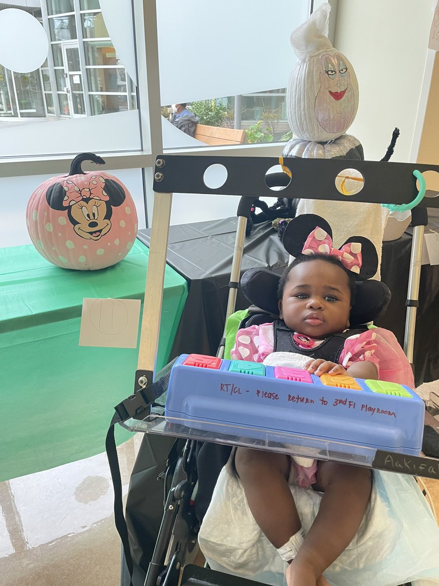 ChildrensSpecNJ's tweet photo. Things are getting spooky at CSH this Halloween! 👻🎃 Our inpatient kiddos and staff dressed up, decorated pumpkins and had some fun trick-or-treating at our New Brunswick location! 

Let’s not forget about the fantastic circus performance put together by  @TrentonCircus ! 🎪👏 https://t.co/qAaCVxZk7K