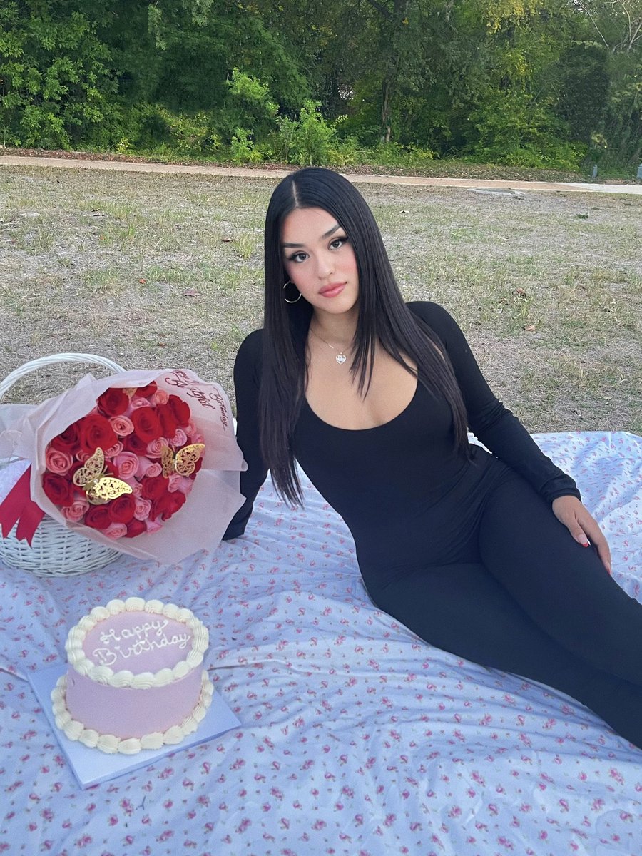 malerieherreraa's tweet photo. 22 🎂 https://t.co/lyq71mCRXK