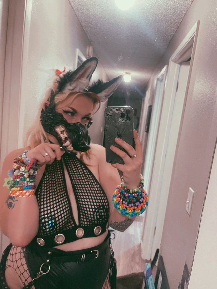 newdpuppy's tweet photo. I know this pretty #ravegirl , always think about her  🖤 https://t.co/fEYXhCXnLw