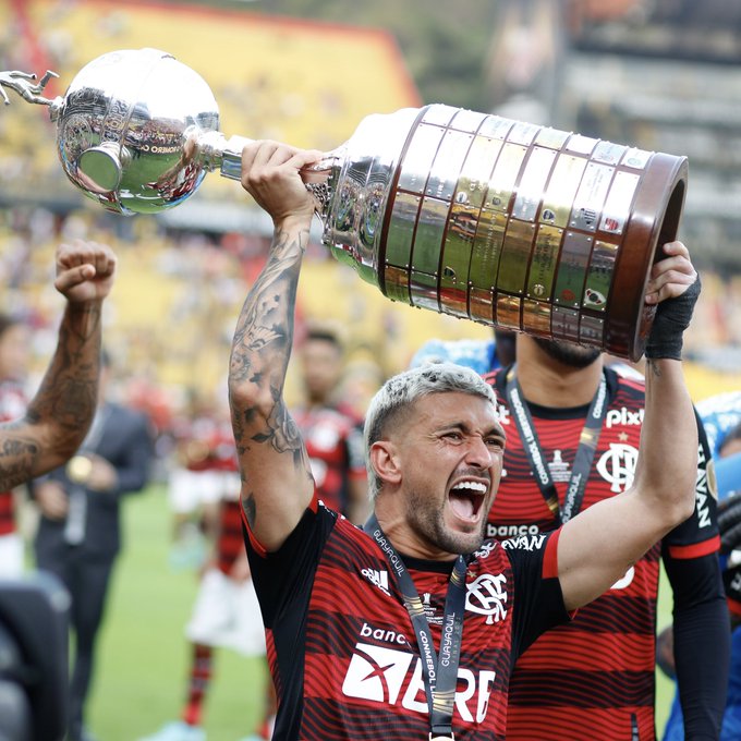 Time gigante é assim... Acabou de ganhar 2 títulos importantes. Porém, já pensa em ganhar os próximos! Isso aqui é @Flamengo !