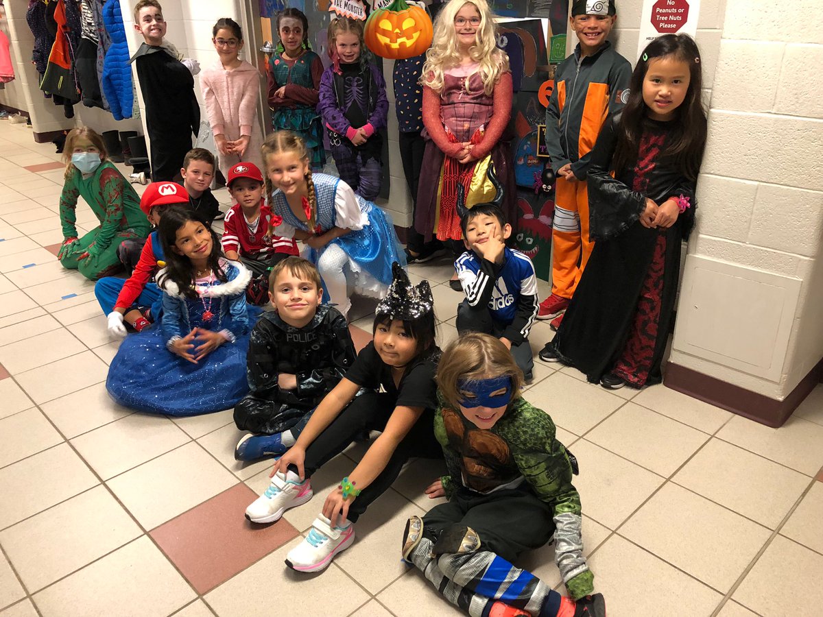 Miss Kelly's 2's tweet media