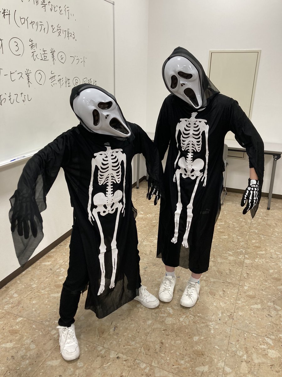 ECHO_pet's tweet photo. Happy Halloween🎃
昨日はハロウィンということで
学院内仮装OKの日でした🧙‍♀���✨

学生から先生
学院犬のノアちゃん🐕‍🦺まで
素敵なコスチュームが勢揃い🐶🐱✨

楽しいハロウィンでした👻◎

#ハロウィン #Halloween #コスプレ #コスプレイヤーさんと繫がりたい #犬好きさんと繋がりたい #HappyHalloween https://t.co/hdRdHSFPdz