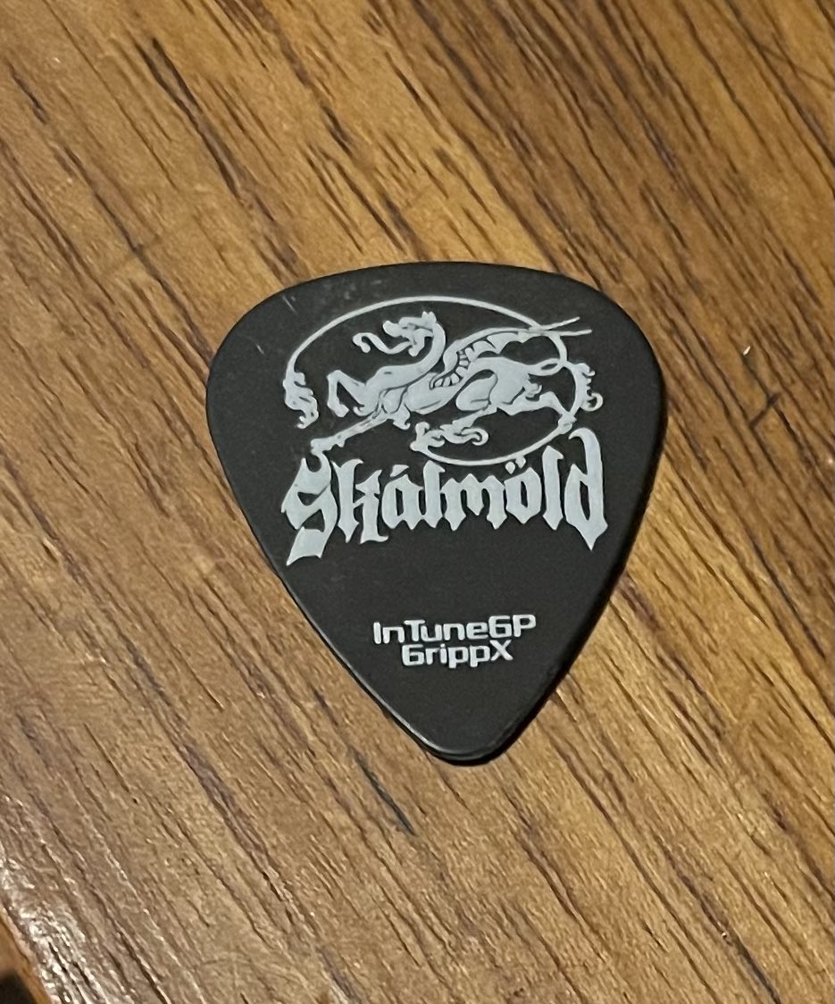 39 gigg í evrópu og gítarneglurnar mega ekki klikka! / 39 shows in europe coming up and my guitarpicks shall not fail me! #skalmoldontour <a href="/SkalmoldIceland/">Skálmöld</a> #intunegp