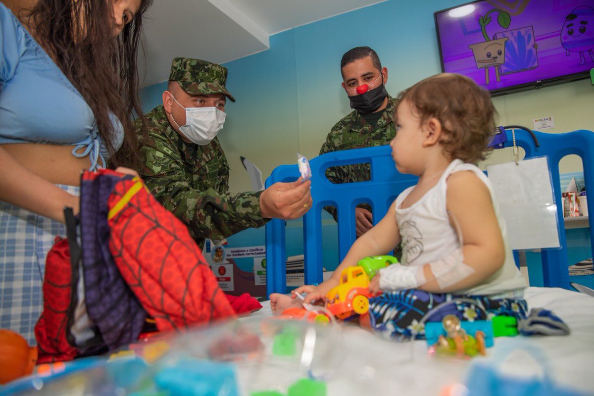 Ejercito_CAAID's tweet photo. #DíaDulce l Soldados de Acción Integral celebraron con los pequeños valientes del @INCancerologia, quienes entre sonrisas y detalles, disfrutaron de esta actividad.

¡Todo nuestro amor para ellos!❤️ https://t.co/Ecv5XJnruv