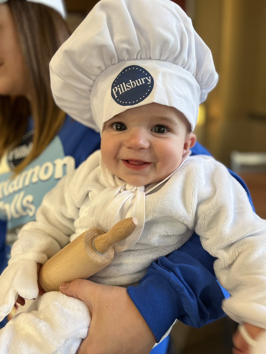 awright97's tweet photo. I mean….@Pillsbury. Not sure what could be cuter. Happy Halloween! https://t.co/n24oIfnccK