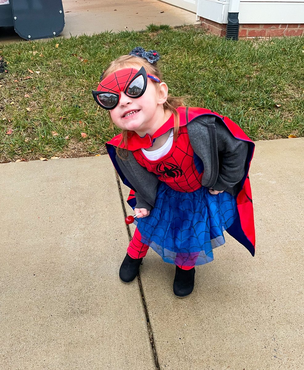 Nikia0944's tweet photo. Cutest spider girl in town 🕷🕸❤️ https://t.co/aUWaptBGpn