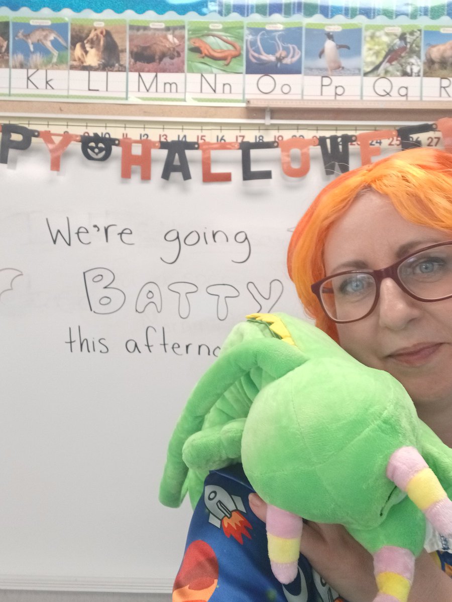 Doing our <a href="/UFLiteracy/">UF Literacy Institute</a> Foundations lesson in our Halloween costumes! #donsch #csd71 <a href="/MagicSchoolBus/">Ms. Frizzle</a>