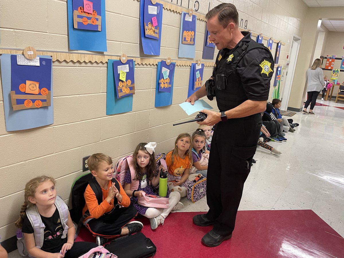 . <a href="/RCSD/">Richland County Sheriff's Dept.</a> when Kindergarteners think you are a celebrity...they ask for autographs! We love our SRO!   #Heartwork  #OurD5story  #todayatLMES