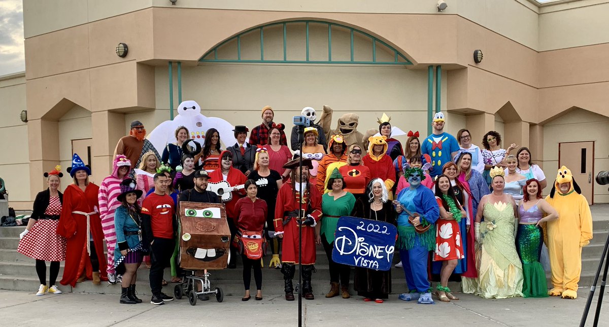 VindingTech's tweet photo. Delta Vista Disney Halloween 🎃 #OUESD #DVMS https://t.co/fYBzuGqwyb