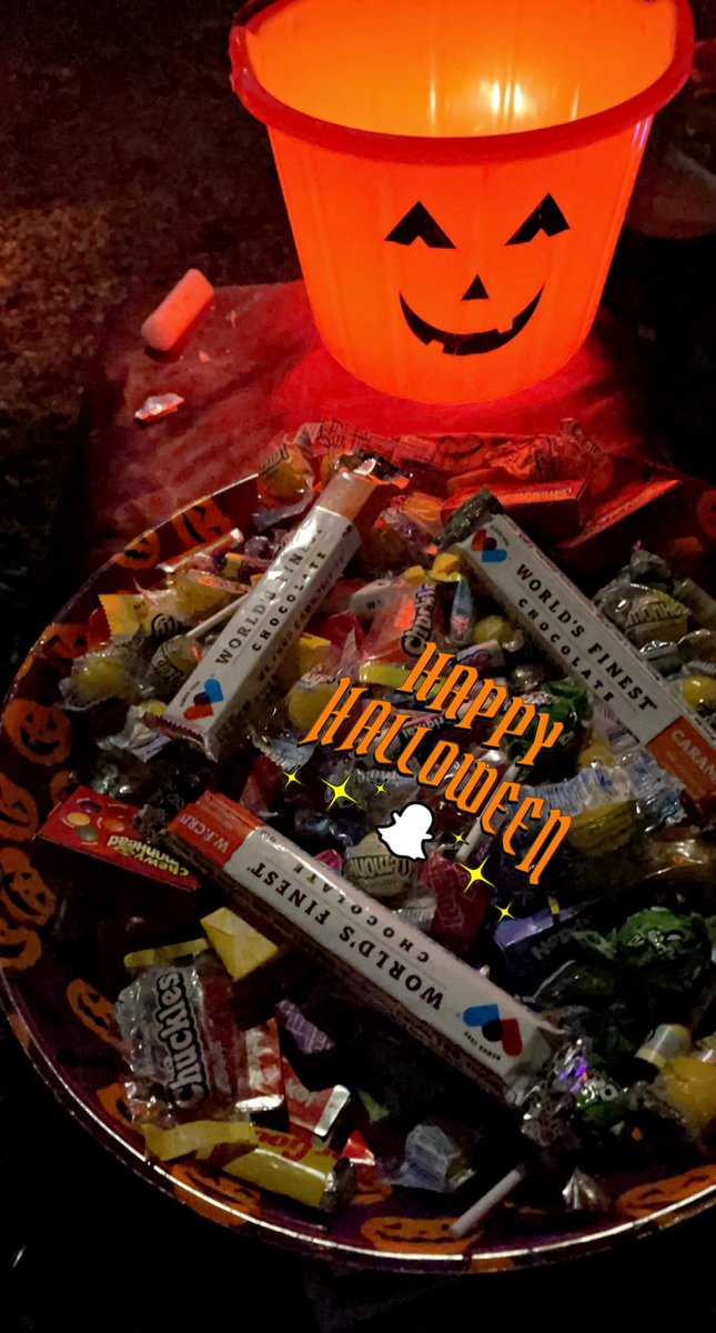 Coliecatherine's tweet photo. Happy Halloween 🎃 https://t.co/1mcNFpoOj3