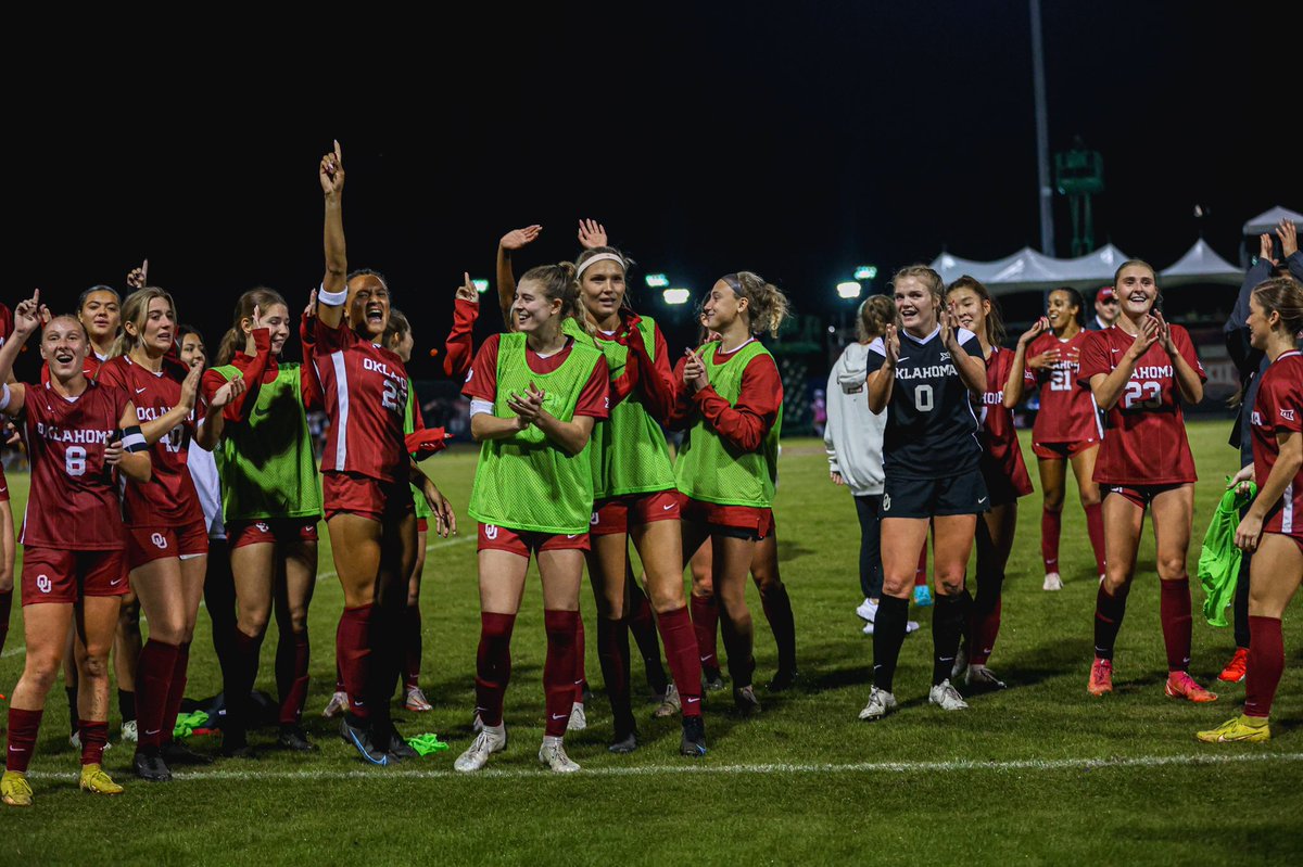 𝗧𝗵𝗶𝘀 𝘁𝗲𝗮𝗺 ❤️

#BoomerSooner☝️⚽️