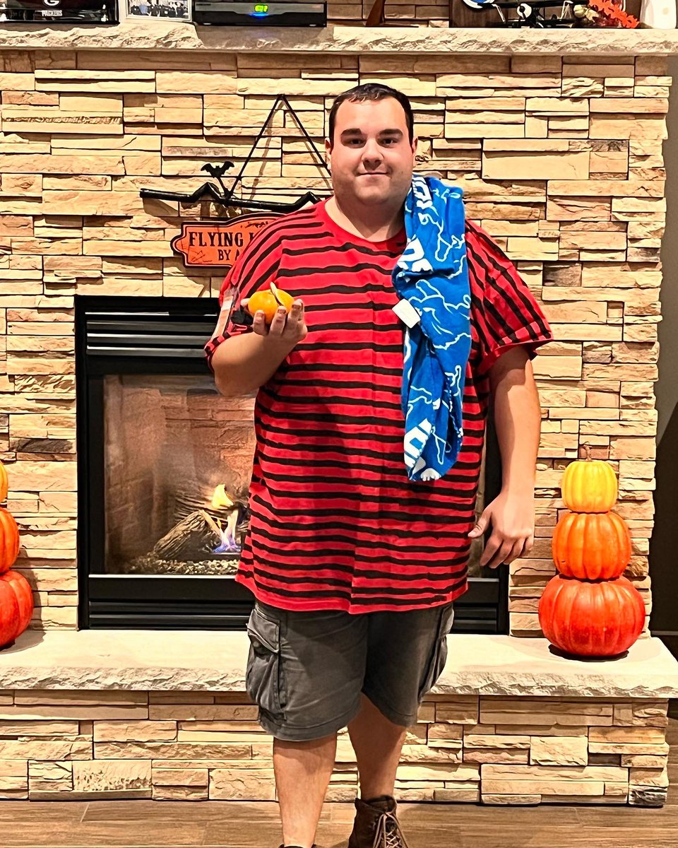 jetairgroup's tweet photo. Spooky season has come to end! Might as well feature the employees Doug and Autumn who had dressed up today! #itsthegreatpumpkincharliebrown #TopGunMaverick #spookyseason #planespooky https://t.co/H9rQQuyqhA