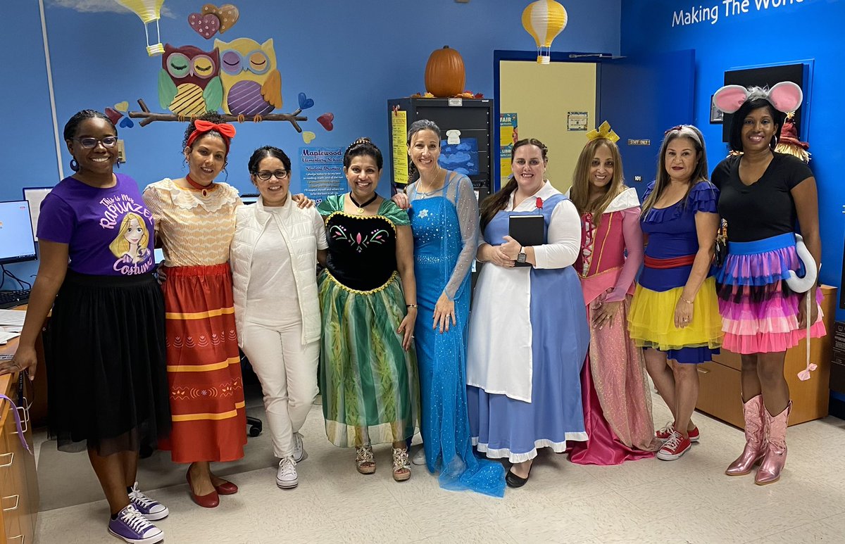 LCMS_Principal's tweet photo. A Dream is a Wish Your Heart Makes….Team Princesses vs. Team Villians! #fallparadefun #princessanna #Frozen #letitgo #halloweenseason #LoveMyTeam 

#MaplewoodMinded #owlspride #dreambig #workhard #staykind https://t.co/rYrdQhXuUQ