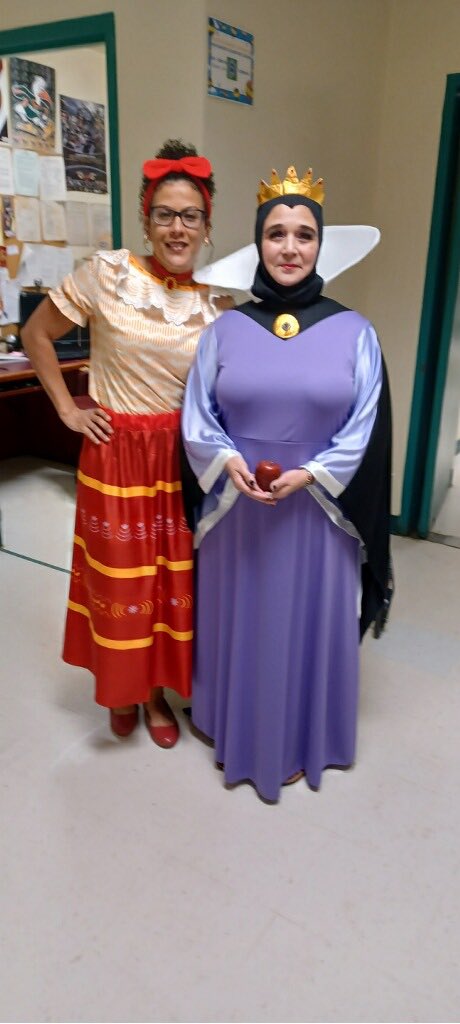 LCMS_Principal's tweet photo. A Dream is a Wish Your Heart Makes….Team Princesses vs. Team Villians! #fallparadefun #princessanna #Frozen #letitgo #halloweenseason #LoveMyTeam 

#MaplewoodMinded #owlspride #dreambig #workhard #staykind https://t.co/rYrdQhXuUQ