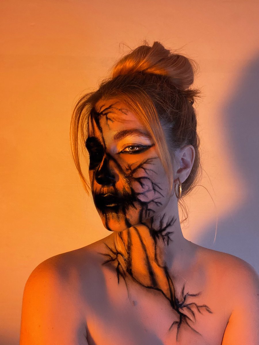 Feliz Halloween twitter🎃

PD:nadie le va a dar fav xq no es fotoculo pero da igual 🙄😌😂