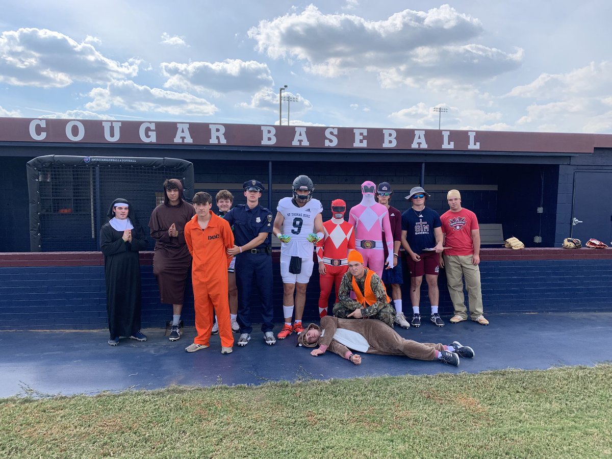 Happy Halloween from @STMBaseball12 #GeauxCougs