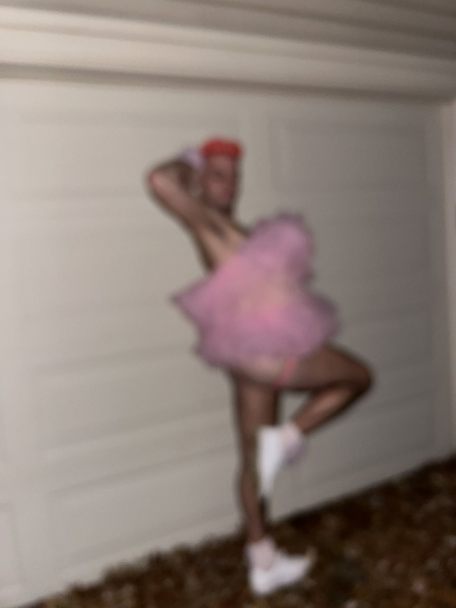 domshaffe's tweet photo. Halloween peekaboos😜🎃 🫧 https://t.co/QHbey325xc
