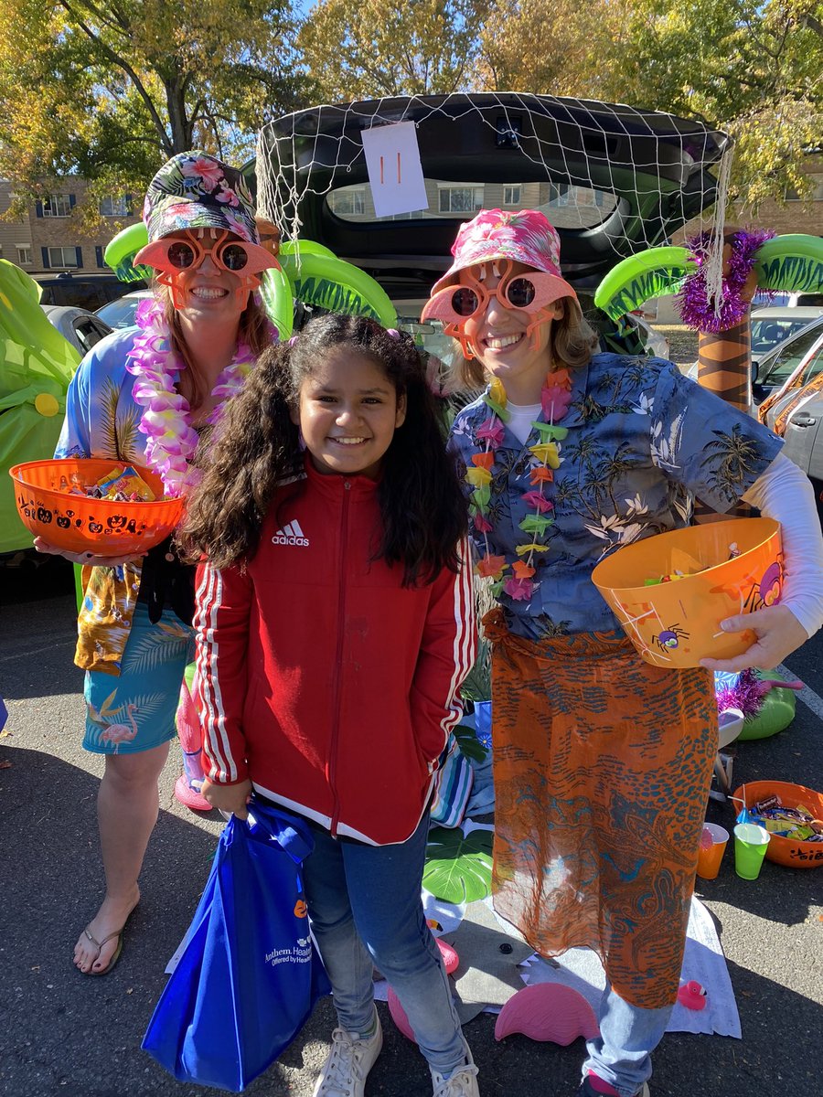 WoodburnES_3rd's tweet photo. The third grade teachers thoroughly enjoyed Trunk or Treat at Fairmont Gardens this weekend 😎 @ElizabethDCruz3 https://t.co/Qcsjpaavb1