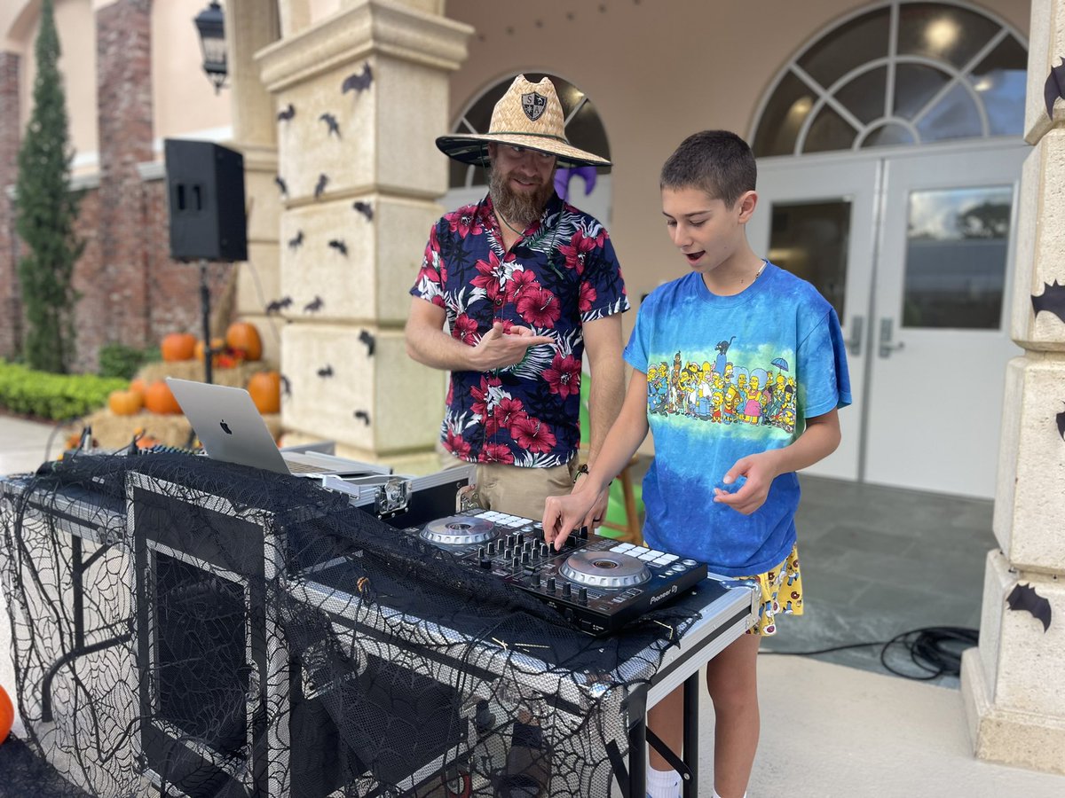 PineCrestArts's tweet photo. #PCMusicProd students were at the DJ table spinning up the Halloween jams during the Halloween Parade this morning! #PCMiddleSchool #PCFineArts #PCMusic https://t.co/vYSKMTR9NA