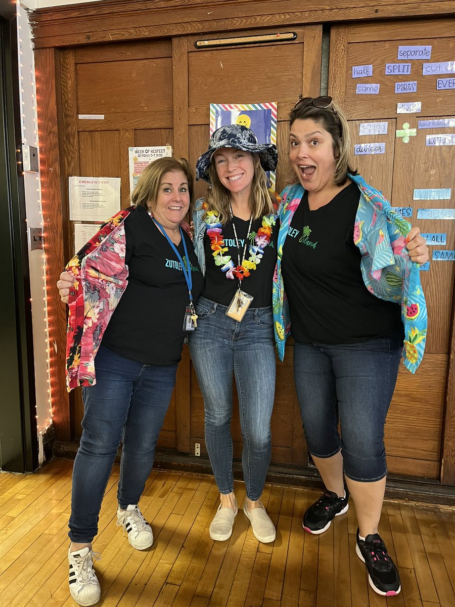 A bunch of <a href="/RooseveltColts/">Roosevelt School Manville</a> 4th grade teachers on vacation 🏝️ Happy Halloween! 🎃