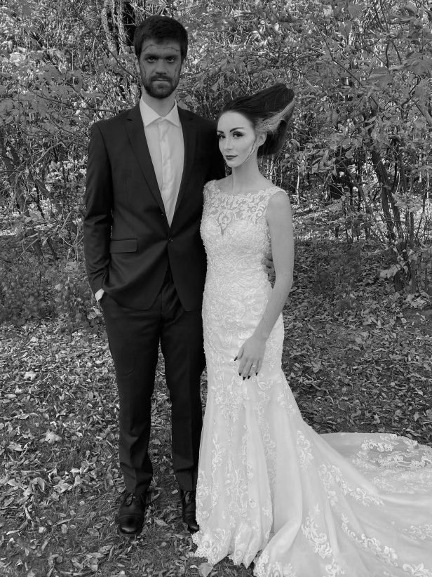 Who says you only wear your wedding dress once? Happy Halloween 🎃