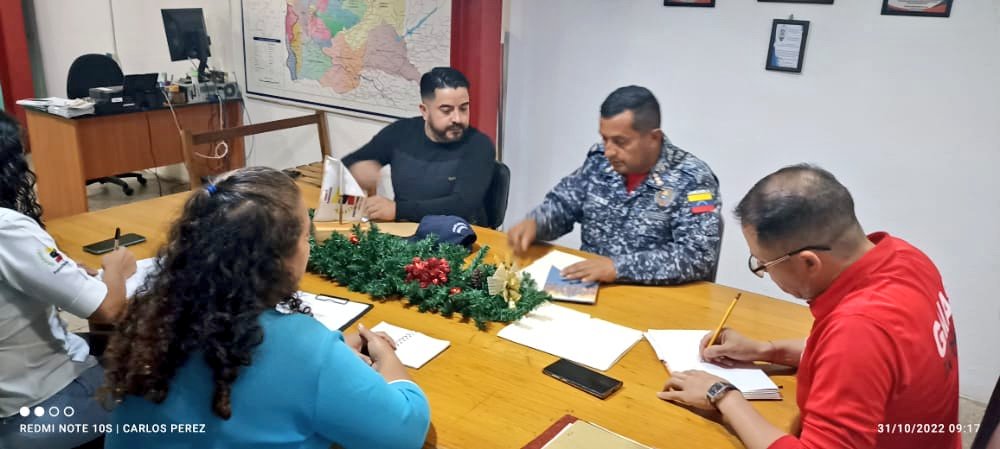 #31Octubre Con el Jefe Regional de los Clap Abog <a href="/carlosperez_ch/">Carlos Alfonso Pérez</a> recibimos en la @tachira_gmas a miembros de las estructuras de nuestro <a href="/PSUVTachira/">PSUV Táchira</a> del Municipio Junín, para conversar sobre el trabajo y funcionamiento de los Clap en la ciudad pontalida 
<a href="/FreddyBernal/">Freddy Bernal</a>