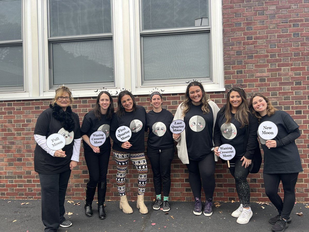 missfrieman's tweet photo. Happy Halloween 🌕🌖🌗🌘🌑🌒🌓🌔#weflytogether @HarrisonHawks90 @LivSchools @Cfalch @SchulkeEmily @danidegraw @LiteracySn @migreen131 https://t.co/pmiTWdPaXj