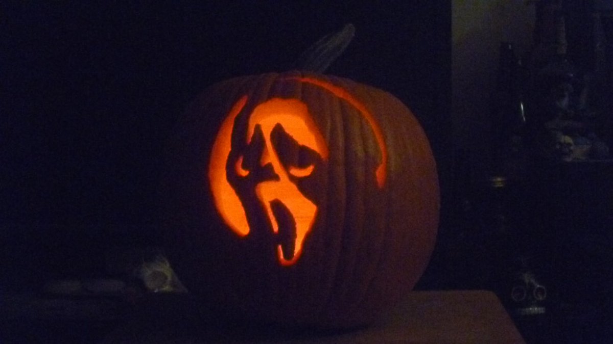 MeTheStampede's tweet photo. What's your favorite scary movie?
#HappyHalloween #Halloween2022 #jackolantern https://t.co/lFBITndYEp