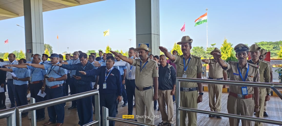 aaiblgairport's tweet photo. #BelagaviAirport observing #VigilanceAwarenessWeek2022 from 31.10.22 to 6.11.22.Integrity Pledge taken by all stakeholders on 31.10.2022.
@AAI_Official @MoCA_GoI
@CVCIndia #VAWAAI2022
#Imandari_Se_Vikas_VAW2022
#Honesty_For_Development #VigilanceSeVikas
#Corruption_Free_Nation https://t.co/qJAoxrk5K9