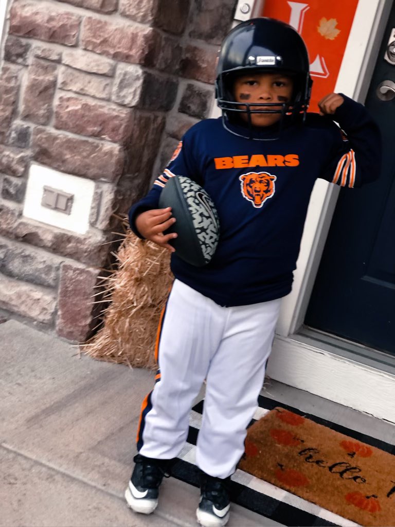 BigBreastR_Fly's tweet photo. Happy Halloween @ChicagoBears  #TheFuture https://t.co/LgBag10Guc
