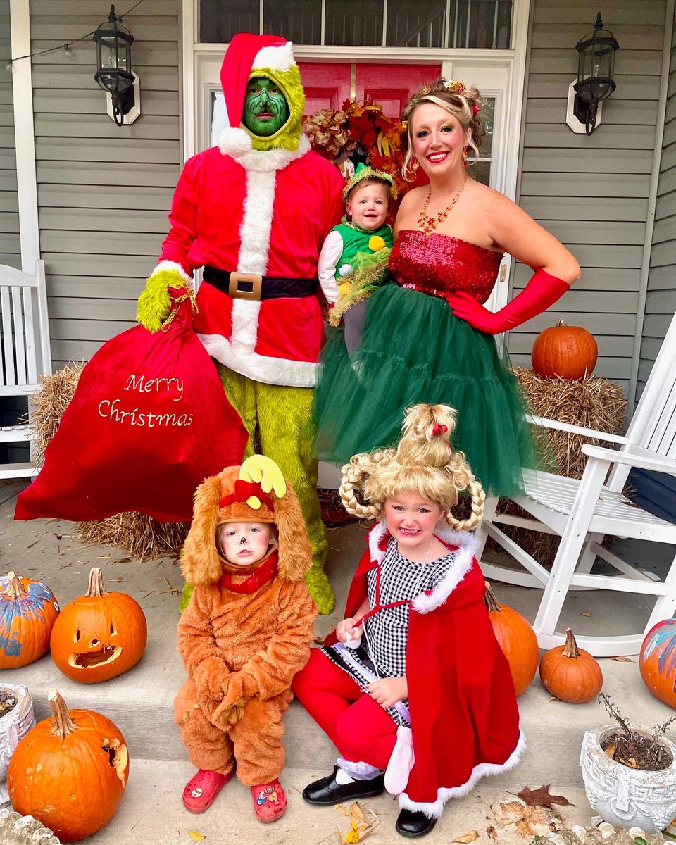 “And what happened then? Well…in Whoville they say, that the Grinch’s small heart grew three sizes that day!” Happy Halloween to all and to all a good night! 🎃 🎄