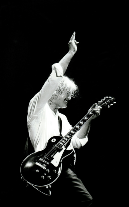 crockpics's tweet photo. Jimmy Page, 2007.  Photo by Ross Halfin. https://t.co/QCzMrGabGR