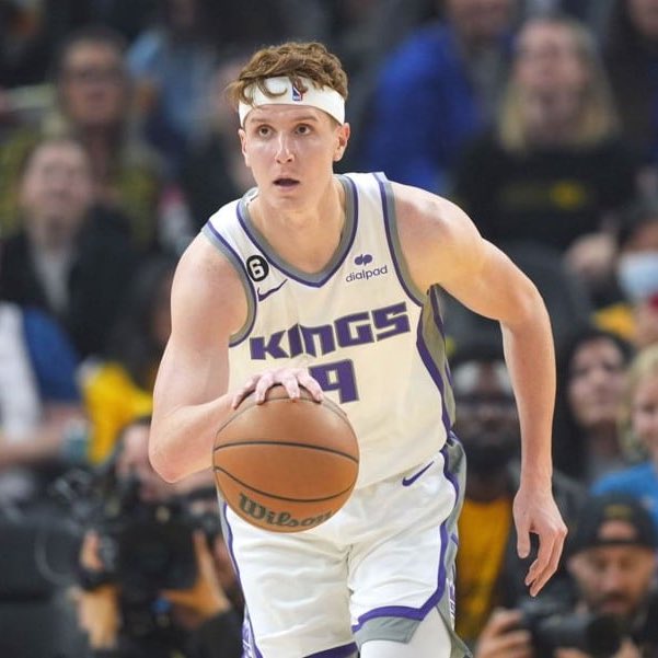 TheHoopCentral's tweet photo. Kevin Huerter’s last 2 games:

27 Points, 73% FG, 7/8 3PM
26 Points, 50% FG, 5/10 3PM

Red Velvet. 🔥 https://t.co/ai3zOTOnHE