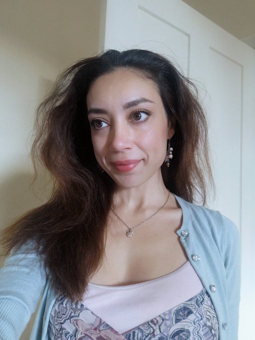 I can't wear pastels very much but I can make these frosty winter fairy tones work for me. https://t<a href="/tag/armpitlover"class="tags"><span>#armpitlover</span></a><a href="/tag/onlyfans"class="tags"><span>#onlyfans</span></a><a href="/tag/armpitsmelling"class="tags"><span>#armpitsmelling</span></a><a href="/tag/newon"class="tags"><span>#newon</span></a>