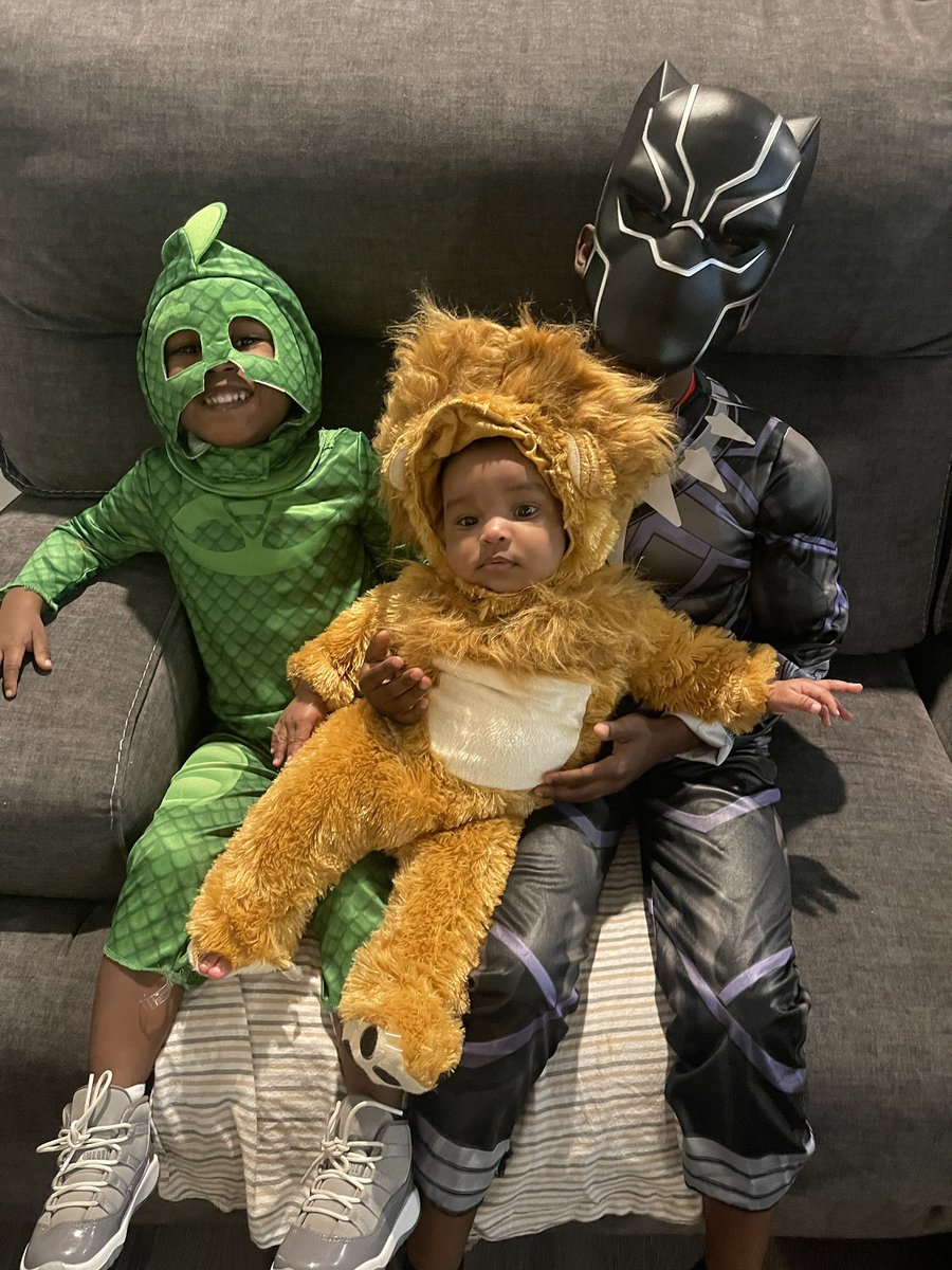 _keyanachene's tweet photo. my 3 pieceeeeee 🥺🫶🏽🧡🖤 #Halloween2022 #boymom https://t.co/VVxIArNa0v