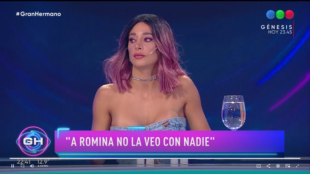 agus_rey's tweet image. Sol Pérez se llevó un pin con la bandera 🏳️‍🌈👏. En tu cara Martu 😂 #GranHermano