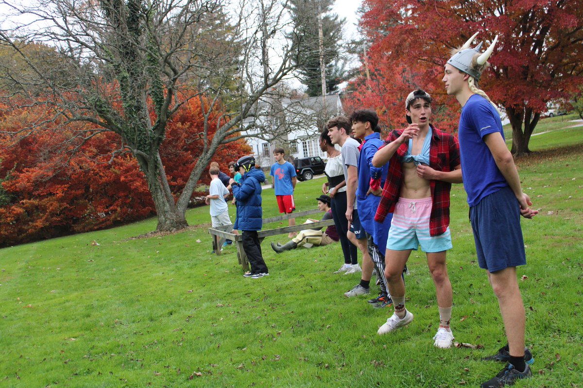 With our last practice of the season on Halloween, we had a wonderful Wacky Tacky day, along with a vigorous game of Frazleerham. We’ll be hosting our annual banquet tomorrow, as we look towards a bright future for all of our runners 🤎🤍💙