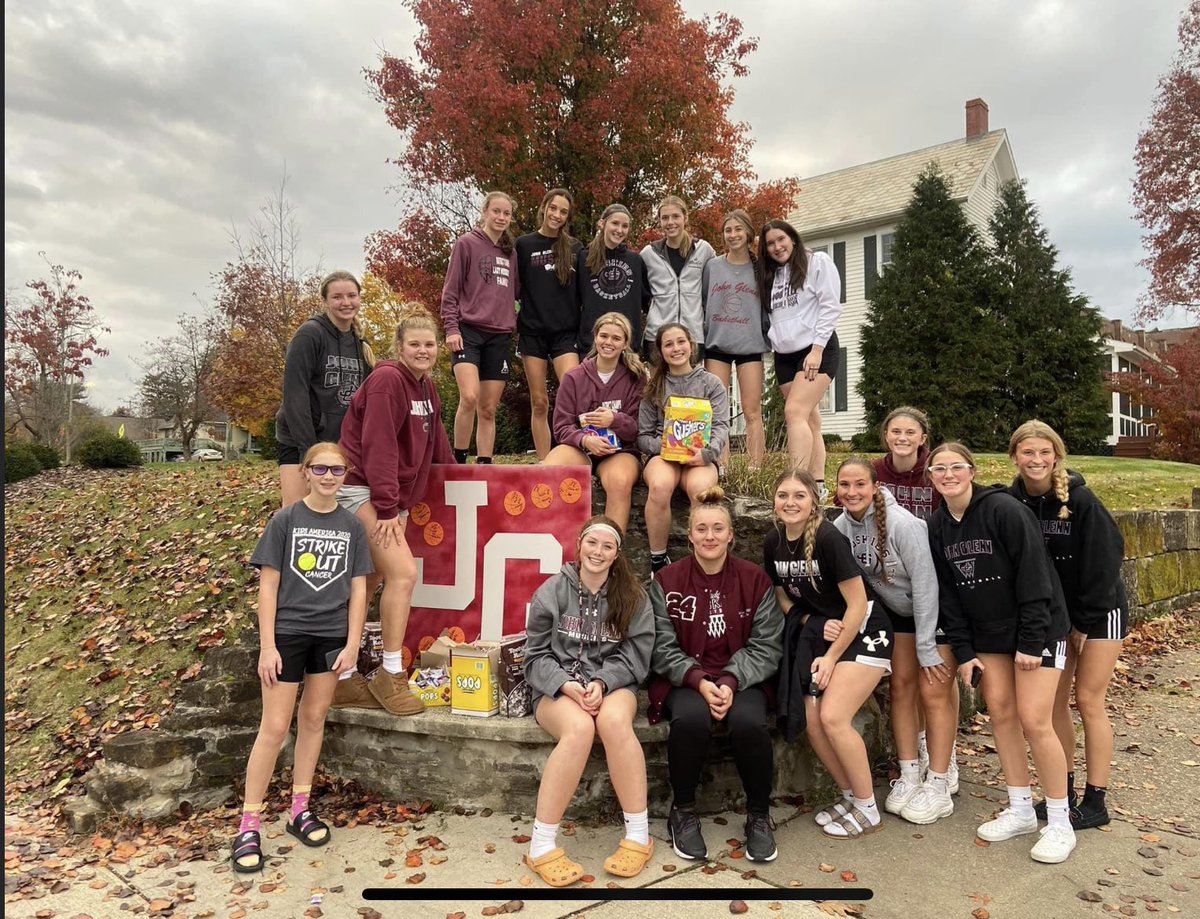 LadyMuskiesBB's tweet photo. Happy Halloween from the 2022-2023 Lady Muskies! https://t.co/9B590tIp4h