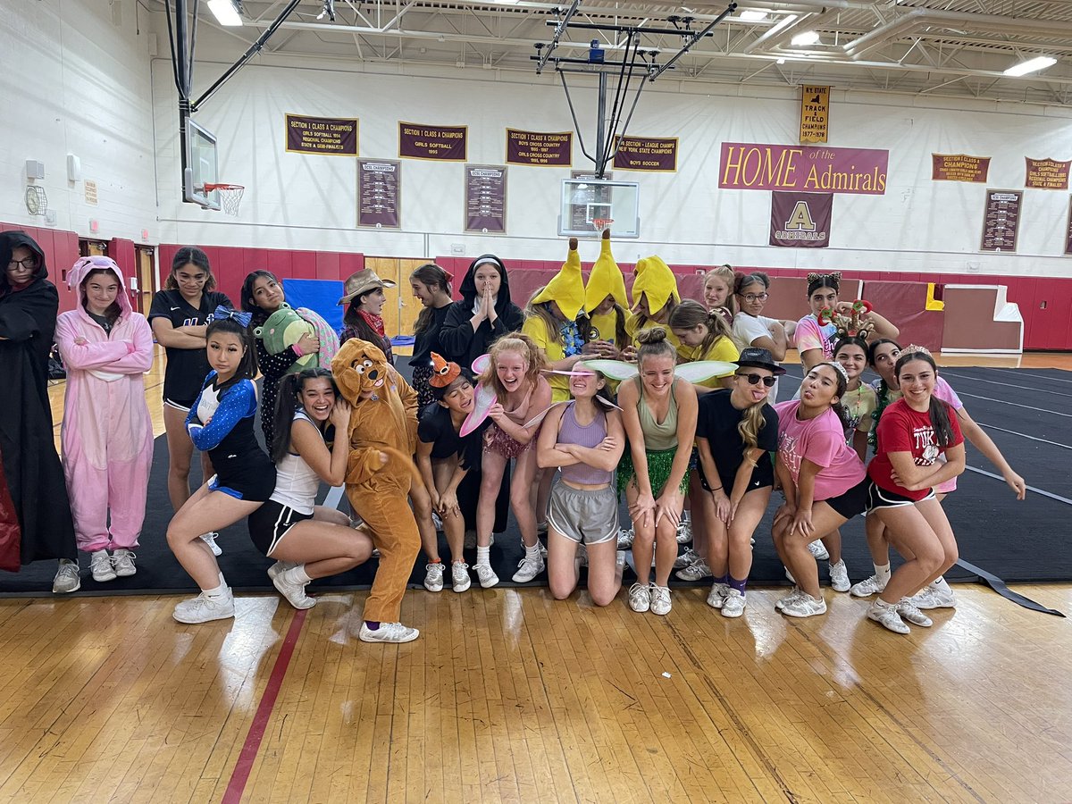 Arlington_Cheer's tweet image. Halloween practice to kick off Sectionals week! 👻🎃⚓️ #AOE #sectionalsweek #gamedaycheer