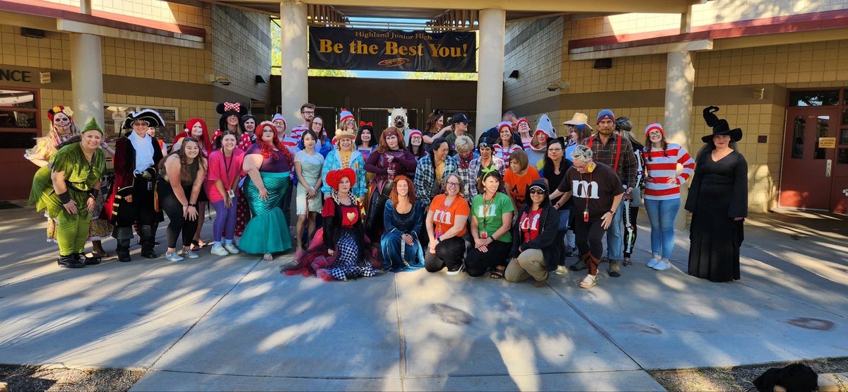 Our teachers, students, and families donated to the Phoenix Children’s Hospital today! Costumes for a Cause was a huge success. Thank you, NJHS for organizing this important event. Our community is the best! ⁦<a href="/HJHS_Canes/">Highland Jr.</a>⁩ ⁦@KshamaRosales⁩