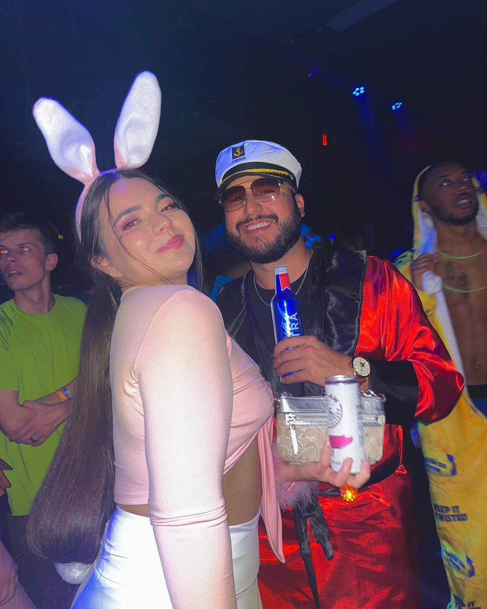DenysaGonzalez7's tweet photo. Halloween things🐰🧔🏽‍♂️👽🧑🏼‍🚀 https://t.co/AQbYH0K88B