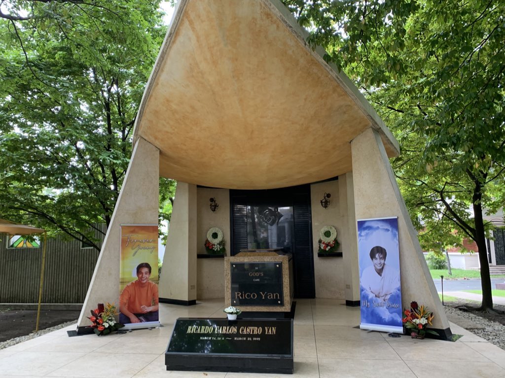 inquirerdotnet's tweet photo. @BPinlacINQ LOOK: Flowers and tarpaulins with the words “Forever young” and “My sweet prince” are set up in the mausoleum of late actor Rico Yan at the Manila Memorial Park in Sucat, Parañaque. #Undas2022 | @BPinlacINQ https://t.co/PpY9qJUDjZ