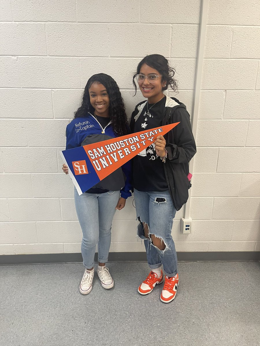 @SamHoustonState accepted 2 awesome young ladies. Congratulations to Keturah & Aliyah. Happy for you! #TN4G @ConnallyISD @connally_hs @Kass_Moneyy 💯💪🏾📚🎓💵