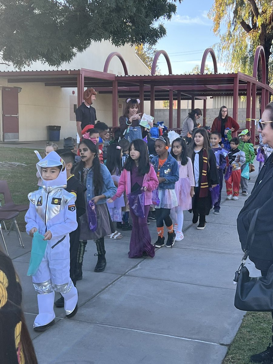 We had such a great time at our Fall Parade! Ty, Board Member Patt Haro for leading our parade on your birthday! 🎃🍁💕🐾💕🐾💕🐾 #CJUSD @ColtonJUSD
