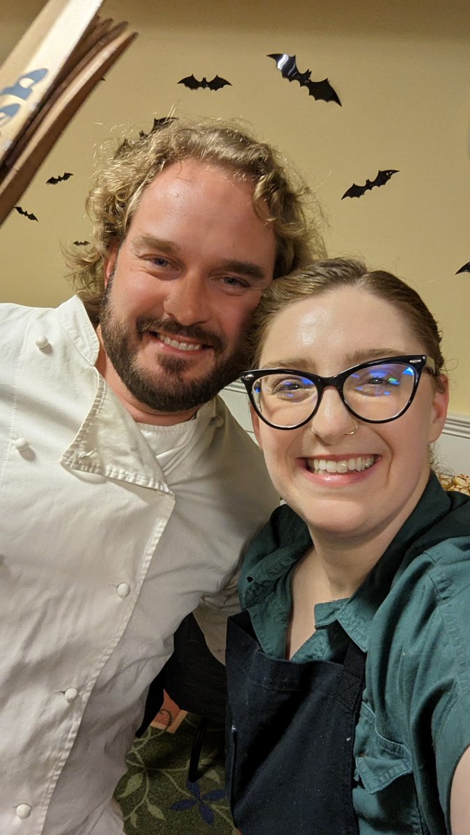flourettasweet's tweet photo. Guess who came to watch the finale with me? @AlexeyBakes ! #HalloweenBakingChampionship https://t.co/StSUY6xlLP