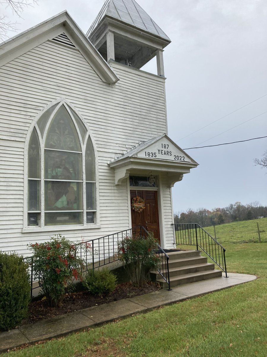 CayenneBomba's tweet photo. Old ass church https://t.co/XrRt2vF1cg