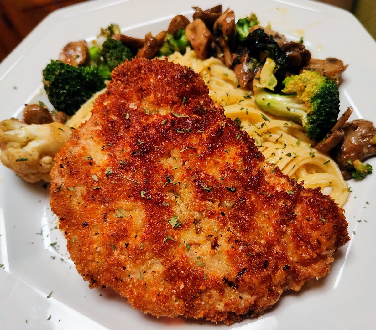 cowboytroy's tweet photo. Looking for dinner ideas? Try making #Pork schnitzel with pasta and veggies. Schweineschnitzel mit Nudeln und Gemüse. #DinnerIdeas #dinner #abendessen #German #HickHopKitchen #HickHop https://t.co/hXRrpx3Y4n