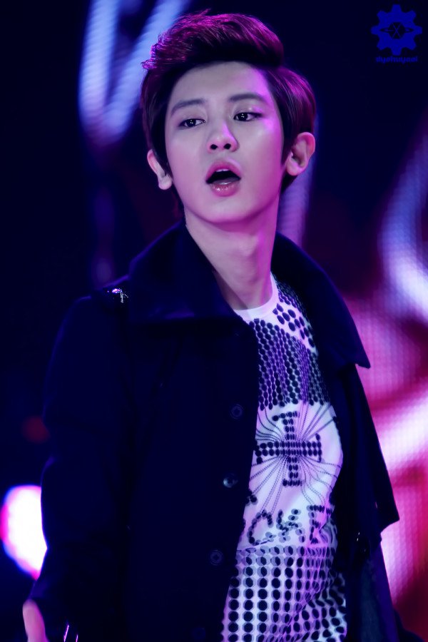 ChanyeolThrow's tweet photo. 🔙121101
10 years ago today #CHANYEOL at SBS MTV The Show https://t.co/L5Eiywb6mb